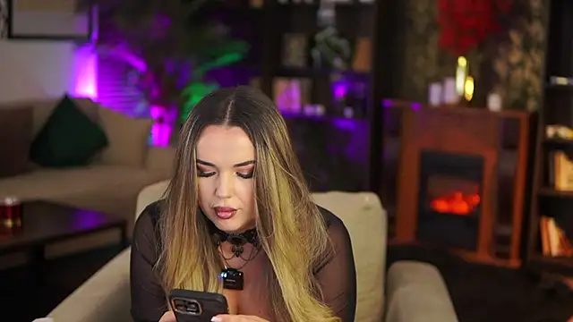 EvaSunderland online show from November 2025 04:34:01 PM