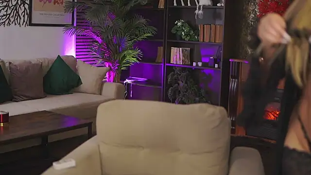 EvaSunderland online show from October 2025 03:34:02 PM