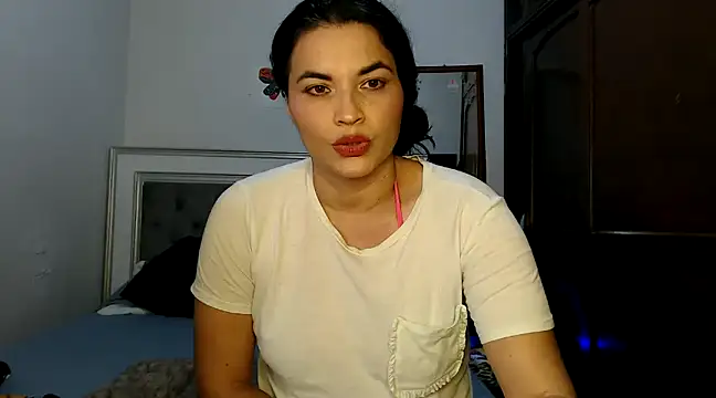 Snapshot of Katalleyaa chatting on December 2024 09:06:01 PM Katalleyaa online show from December 2024 09:06:01 PM