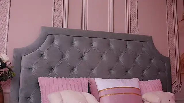 Snapshot of LucyAddison chatting on October 2025 04:24:02 AM LucyAddison online show from October 2025 04:24:02 AM