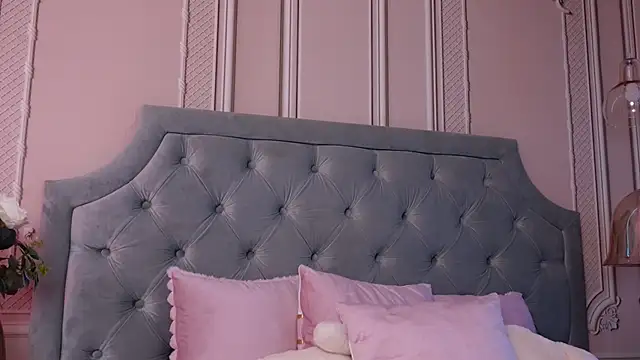 Snapshot of LucyAddison chatting on October 2025 04:22:02 AM LucyAddison online show from October 2025 04:22:02 AM