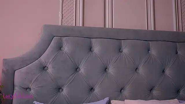 Snapshot of LucyAddison chatting on November 2025 03:43:01 AM LucyAddison online show from November 2025 03:43:01 AM