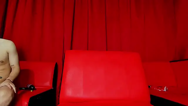 Snapshot of Extreme_Team8 chatting on March 2025 04:51:01 PM Extreme Team8 online show from March 2025 04:51:01 PM