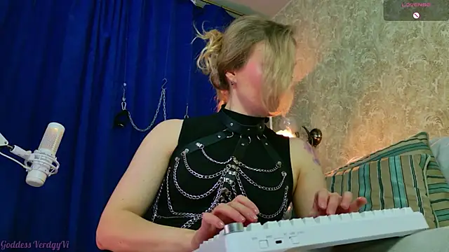 Snapshot of VerdgyMiller chatting on November 2025 07:46:01 AM VerdgyMiller online show from November 2025 07:46:01 AM