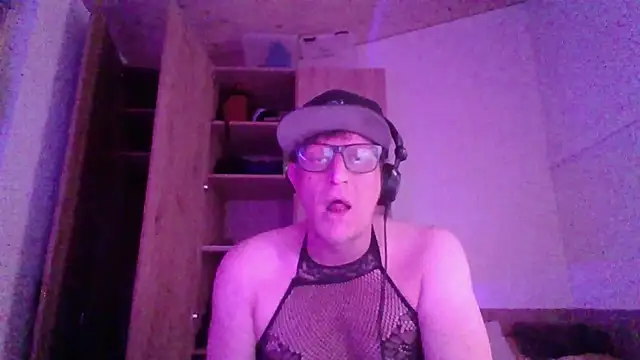 Bigthroaterboy online show from November 2025 06:56:02 PM