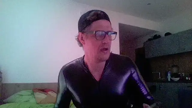 Bigthroaterboy online show from March 2026 04:30:02 PM