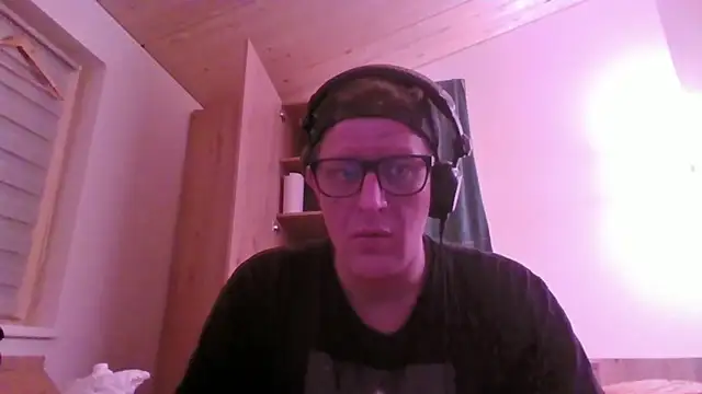 Bigthroaterboy online show from October 2025 06:00:01 PM
