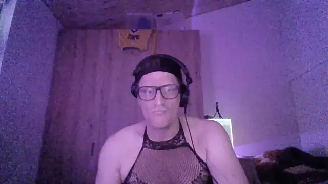 Bigthroaterboy online show from November 2025 02:42:02 PM