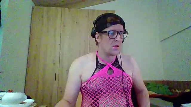 Bigthroaterboy online show from September 2025 04:30:01 PM