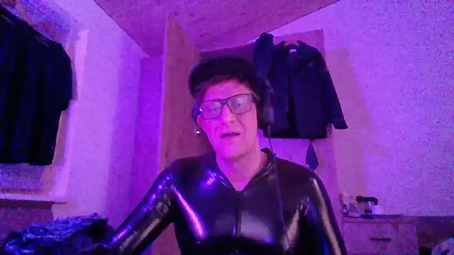 Bigthroaterboy online show from November 2025 04:12:01 PM