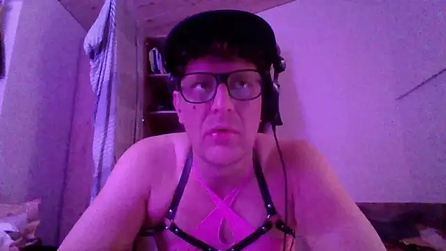 Bigthroaterboy online show from October 2025 05:01:01 PM