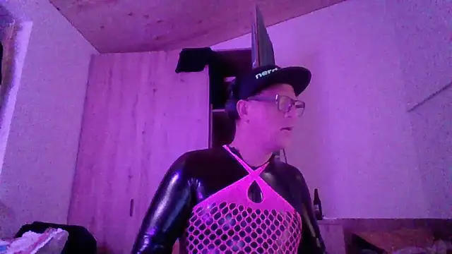 Bigthroaterboy online show from October 2025 08:21:02 PM