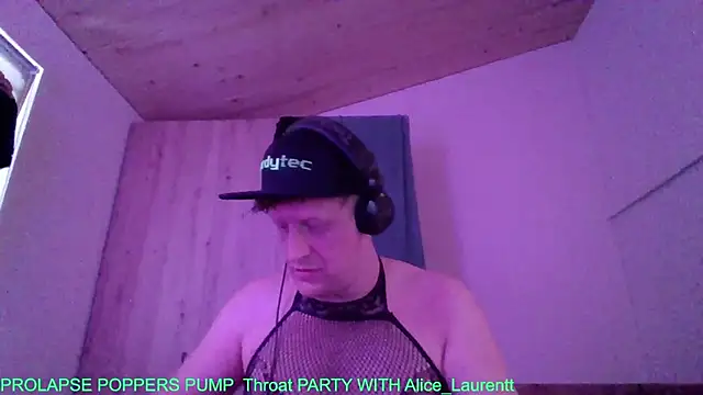 Bigthroaterboy online show from October 2025 10:06:02 AM