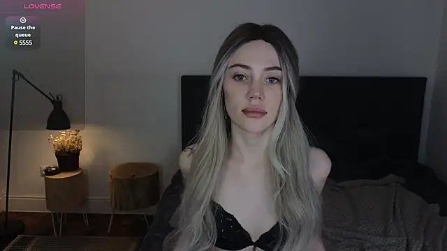 Snapshot of Sara_Tranquil chatting on December 2024 09:22:02 PM Sara Tranquil online show from December 2024 09:22:02 PM