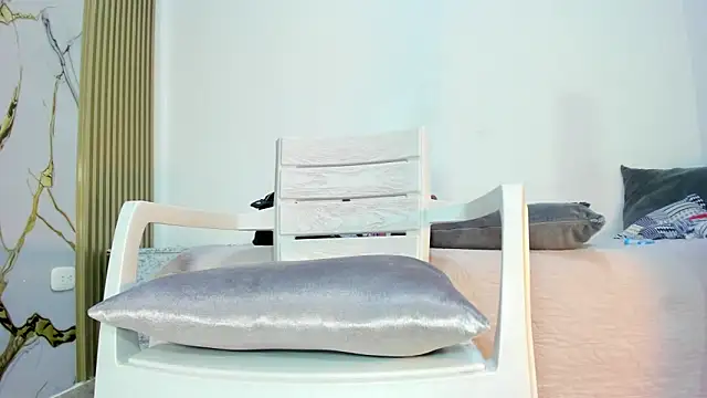 Snapshot of YUSELFI_ROSS_ chatting on October 2025 12:15:02 PM YUSELFI ROSS online show from October 2025 12:15:02 PM