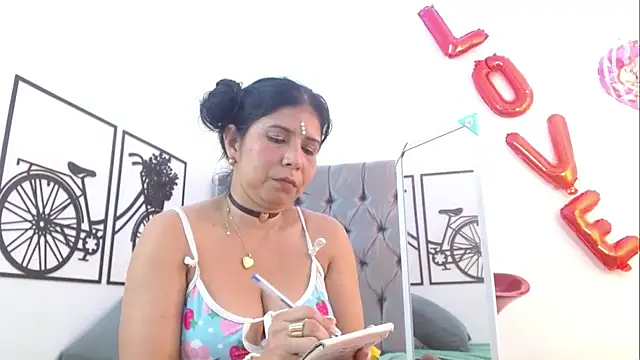 YUSELFI ROSS  online show from March 2025 09:41:02 PM