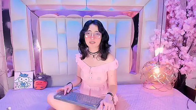 Snapshot of SaraMartini1 chatting on November 2025 06:06:01 AM SaraMartini1 online show from November 2025 06:06:01 AM