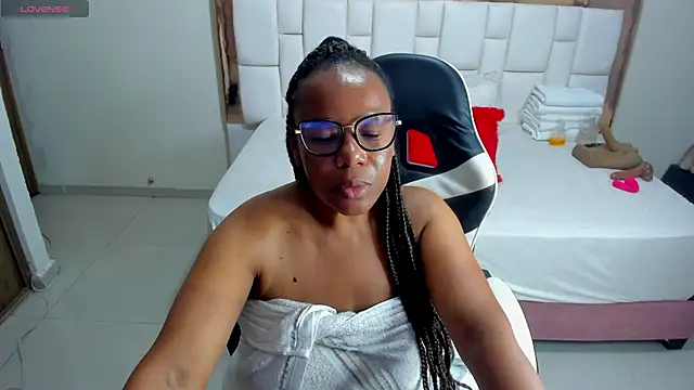 Snapshot of ShantalDior chatting on May 2026 03:58:02 AM ShantalDior online show from May 2026 03:58:02 AM