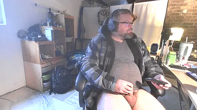 Snapshot of MagnusCockus chatting on April 2026 12:23:01 PM MagnusCockus online show from April 2026 12:23:01 PM