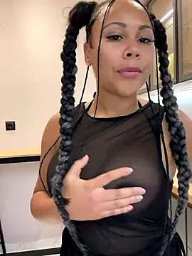 Snapshot of HaileyDiana chatting on November 2025 01:44:02 PM HaileyDiana online show from November 2025 01:44:02 PM