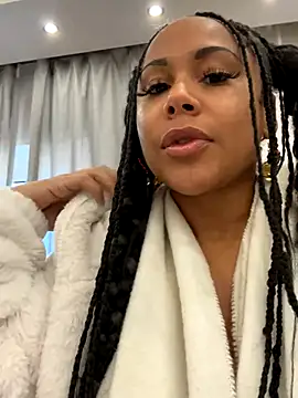 HaileyDiana online show from December 2025 11:23:01 AM