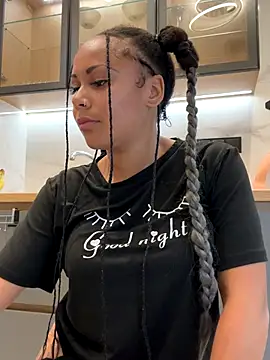 Snapshot of HaileyDiana chatting on November 2025 08:01:02 PM HaileyDiana online show from November 2025 08:01:02 PM