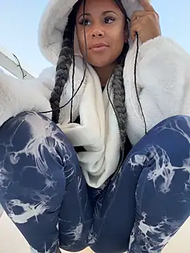 Snapshot of HaileyDiana chatting on December 2025 10:43:02 AM HaileyDiana online show from December 2025 10:43:02 AM