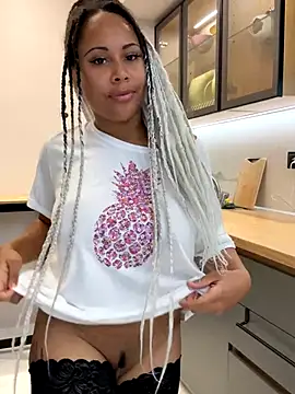 HaileyDiana online show from October 2025 09:11:02 AM