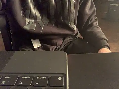 KendrickJiz online show from April 2026 11:08:01 PM