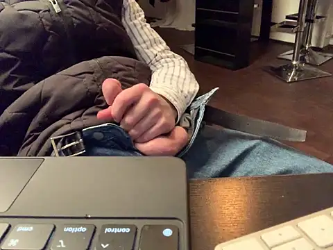 KendrickJiz online show from April 2026 10:03:01 PM