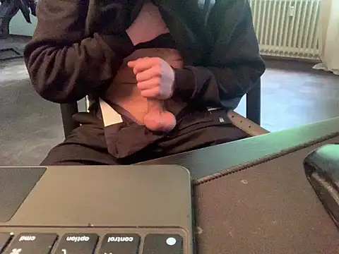 KendrickJiz online show from May 2026 03:09:01 PM