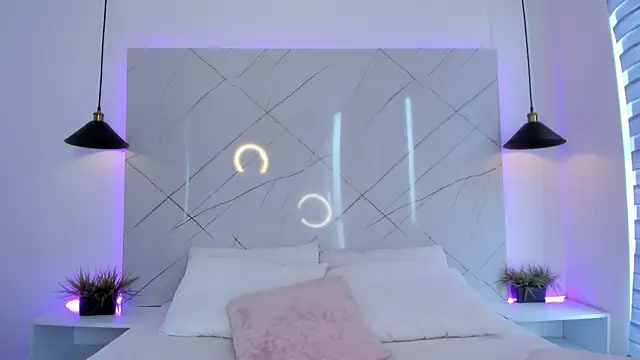 ANTONELLA  ROUSE  online show from April 2026 07:32:01 PM