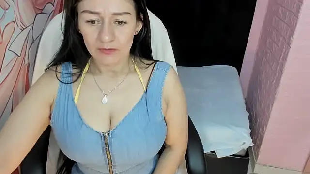 Snapshot of AllysonMilf69 chatting on October 2025 02:29:02 PM AllysonMilf69 online show from October 2025 02:29:02 PM