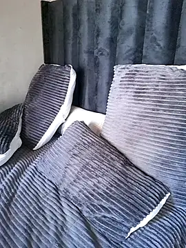 Petrossa online show from April 2026 12:01:01 PM