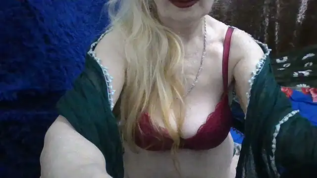 Snapshot of CarlyTreat chatting on May 2026 07:55:01 PM CarlyTreat online show from May 2026 07:55:01 PM