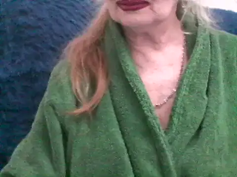 Snapshot of CarlyTreat chatting on February 2025 05:38:02 PM CarlyTreat online show from February 2025 05:38:02 PM