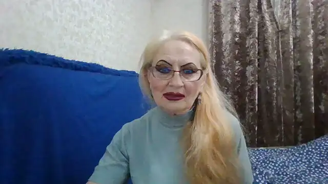 Snapshot of CarlyTreat chatting on October 2025 02:24:02 PM CarlyTreat online show from October 2025 02:24:02 PM