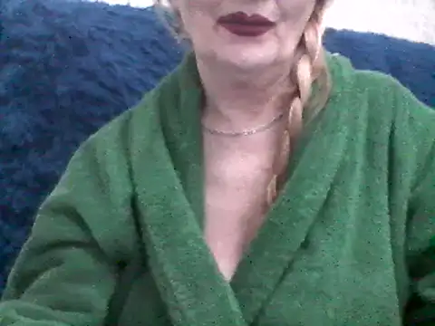 Snapshot of CarlyTreat chatting on February 2025 08:47:02 PM CarlyTreat online show from February 2025 08:47:02 PM