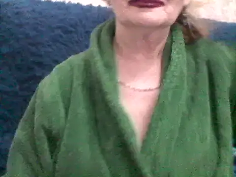 Snapshot of CarlyTreat chatting on February 2025 06:04:02 PM CarlyTreat online show from February 2025 06:04:02 PM