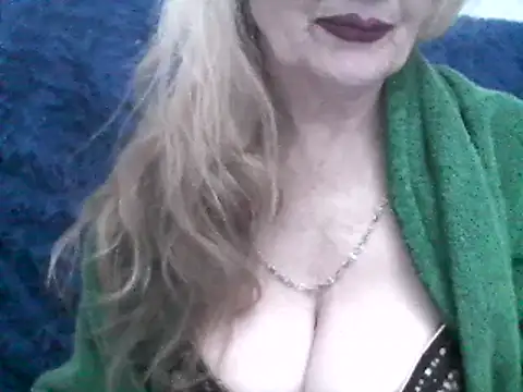 Snapshot of CarlyTreat chatting on March 2025 02:34:01 PM CarlyTreat online show from March 2025 02:34:01 PM