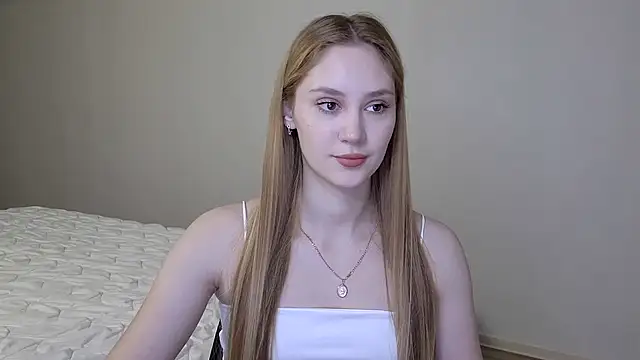 Snapshot of Layla001 chatting on January 2025 05:40:01 AM Layla001 online show from January 2025 05:40:01 AM