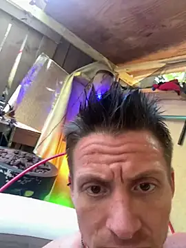 Snapshot of trash4cash chatting on June 2026 04:00:01 PM trash4cash online show from June 2026 04:00:01 PM