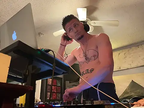 trash4cash online show from May 2026 01:35:02 AM