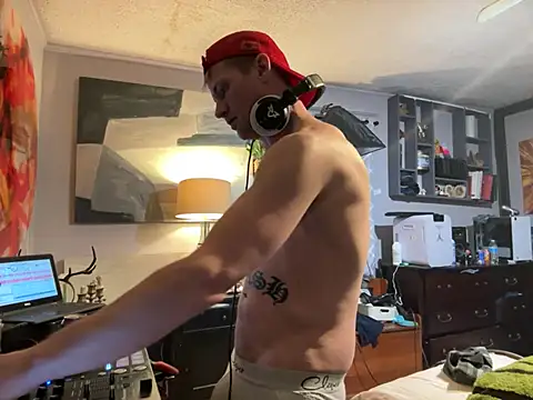 Snapshot of trash4cash chatting on February 2026 07:49:01 AM trash4cash online show from February 2026 07:49:01 AM