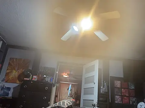 Snapshot of trash4cash chatting on February 2026 06:19:01 PM trash4cash online show from February 2026 06:19:01 PM