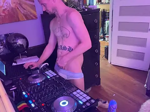 trash4cash online show from November 2025 06:08:01 PM