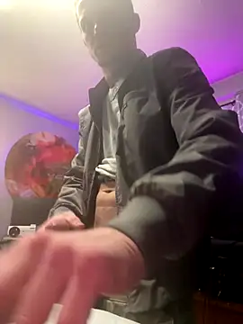 trash4cash online show from November 2025 08:42:02 PM