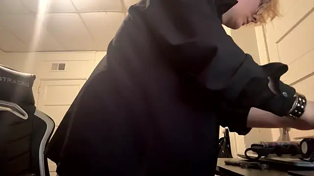 YandereDemon online show from April 2026 08:48:02 PM