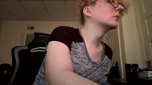 YandereDemon online show from April 2026 08:43:01 PM