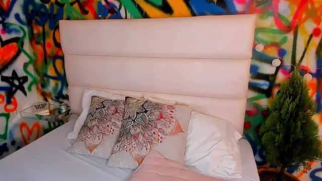 Snapshot of Liana_Bernocchi chatting on November 2025 08:57:02 PM Liana Bernocchi online show from November 2025 08:57:02 PM